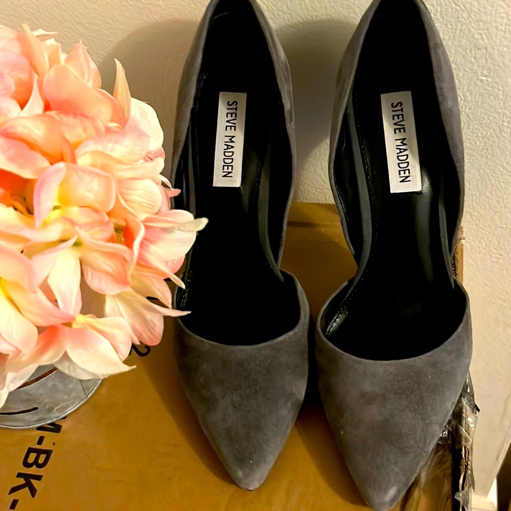 STEVE MADDEN GRAY PUMPS